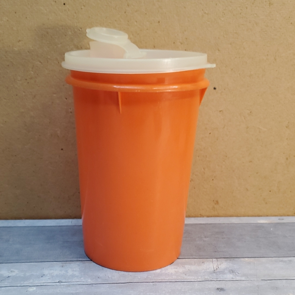 Tupperware Orange Round Container with Lid 1 Quart